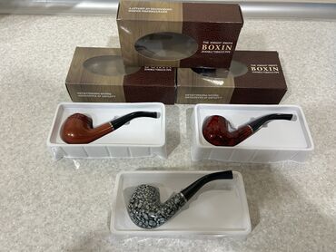 Qadın geyimləri: “The Knight Enjoys Boxin” markalı, davamlı tütün çubuğu. Müxtəlif