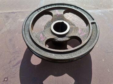 Auto delovi: Remenica radilice Lada 7 Riva,2121 Niva. Polovno, ocuvano. Skinuto sa — 2