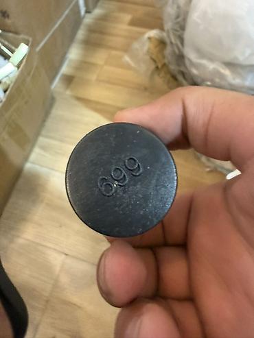kombi boruları: **Metall boru üçün plastik başlıq / tıxac** Dairəvi formalı qara — 2