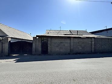 Продажа коттеджей и домов: Срочно продается дом Район рынок Дордой Участок 2.5 соток Площадь 70 — 10