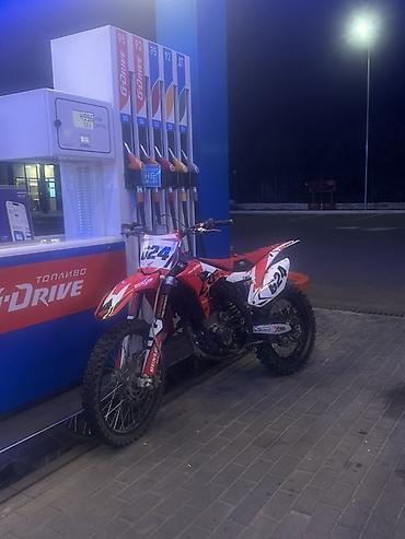 хонда эндуро: Эндуро/кросс мотоцикл Honda (стайлинг CRF) в красно-белой раскраске с — 5