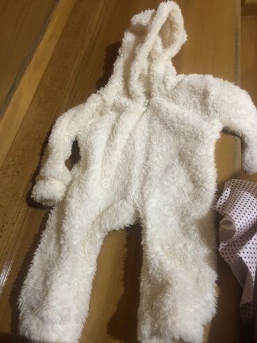 Dəstlər: Körpə geyim dəsti - 3 ədəd qalın, ayaqlı tulum: - Açıq mavi rəngdə — 5