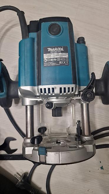 Инструменттер: Фрезер погружной Makita RP2301FC - Мощность: 2100 Вт - Питание — 1