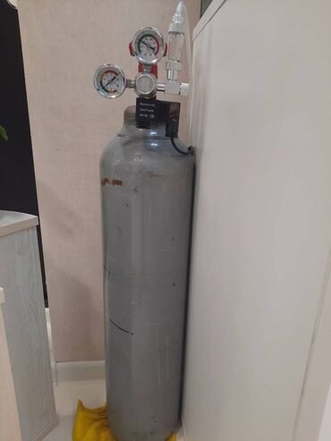 islenmis metlax: Co2 qaz balonu satılır.6 kq tutumu var, üzərində qaz reduktoru və