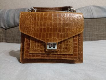 кожанная сумка: Продаю новую кожанную сумочку в отличном состоянии размеры Длина