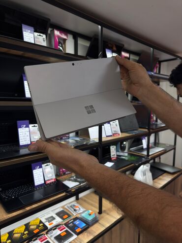 baku electronics planşetlər: Microsoft surface
4 ram
128 ssd
Həm notebook hem planşet ✅