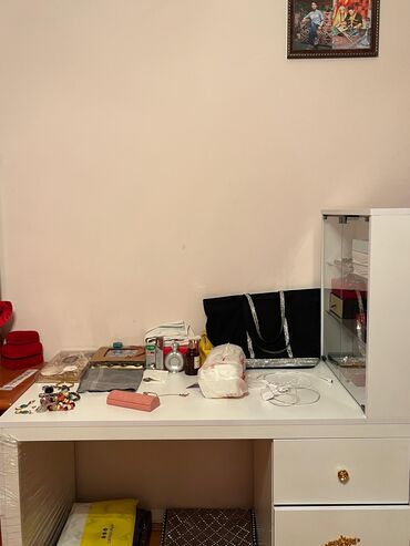 dirnaq stolu gence: Yeni, Manikür üçün masa, Güzgüsüz