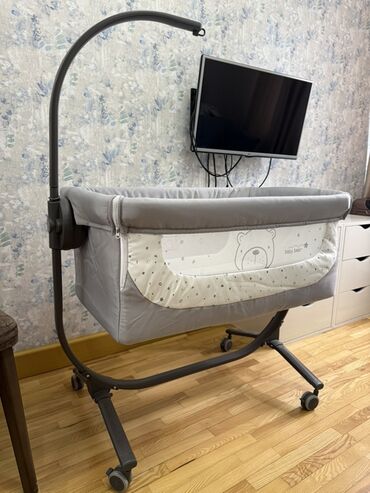 Beşiklər: Oğlan və qız üçün, Dördbucaq, Beşik, Dəst ilə, Matras ilə, Yellənmə mexanizm ilə — 1