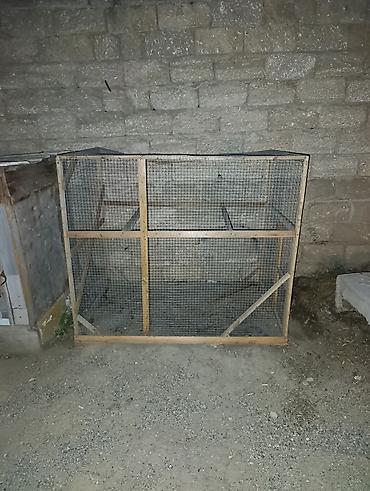 большая клетка для кролика: Torbadan hasarlı, taxta karkaslı iki mərtəbəli qəfəs - Material — 1