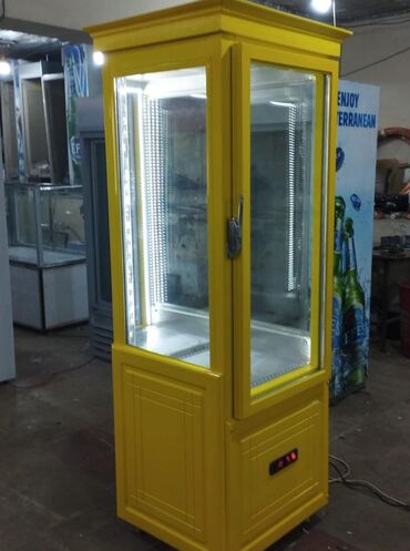 Paltaryuyan maşınlar: Şüşə vitrin soyuducu – sarı korpuslu, dörd tərəfi şüşəli, işıqlı