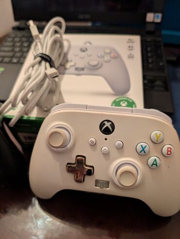 xbox microsoft: Продаю два проводных геймпада, оба покупались в официальном магазине