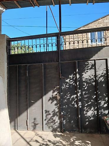razinde evlər: Razində Komsomol kruquna yaxın. kommunal qiymətin içində. otdenli — 5