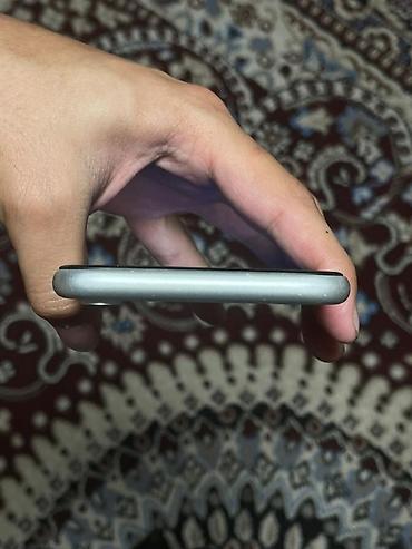 Apple iPhone: IPhone Xr, Новый, 128 ГБ, Чехол, 78 % — 13