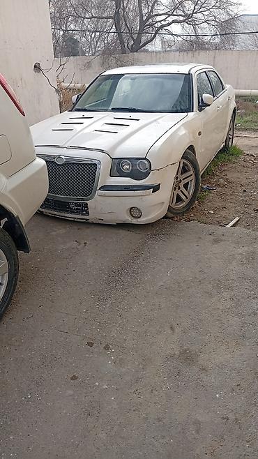 Chrysler: Chrysler 300C SRT dizaynlı sedan - Kuzov: ağ rəng, 4 qapı, geniş — 1
