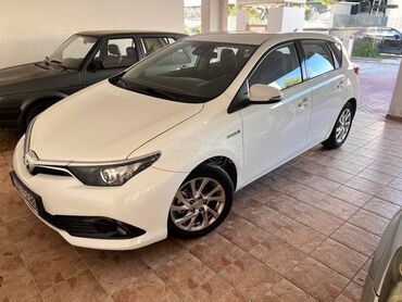 Toyota Auris: 1.8 l | 2016 year Hatchback