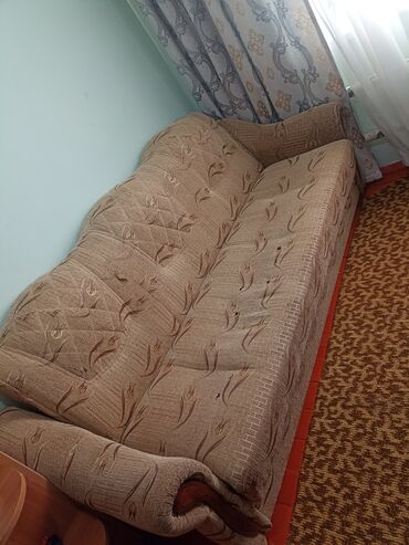 мебельные стенки: Прямой диван, цвет - Коричневый, Б/у