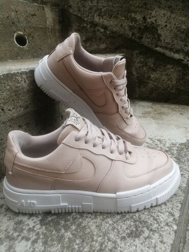 Sneakers & Athletic shoes: Nike, 37.5, color - Beige