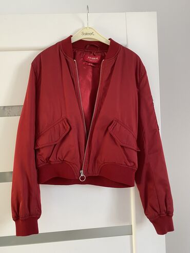 işlənmiş geyimlər: Женская куртка Pull and Bear, S (EU 36), цвет - Красный