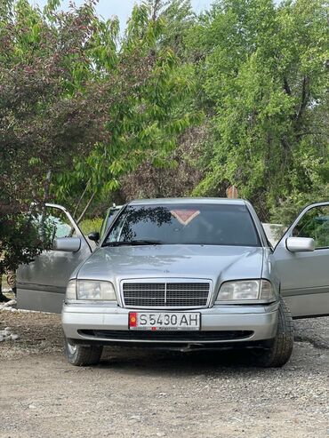 гурзавой машина: Mercedes-Benz 220: 1996 г., 2.2 л, Автомат, Бензин, Седан