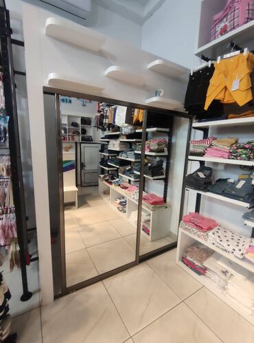 Hazır biznes: Geyim magaza vitrinləri ideal vəziyətdə satılır. Vitrin mebeleri — 4