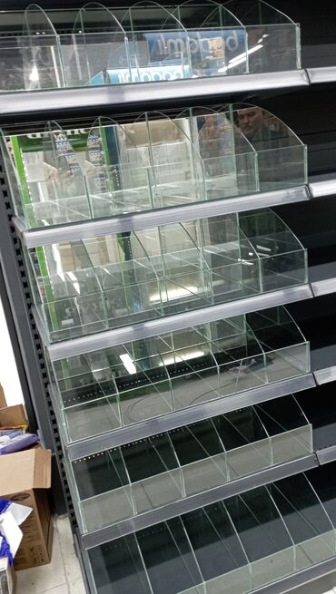 Mebellərin yığılması: Konfet və çərəz üçün vitrinlər sifarişlə hazırlanır — 29