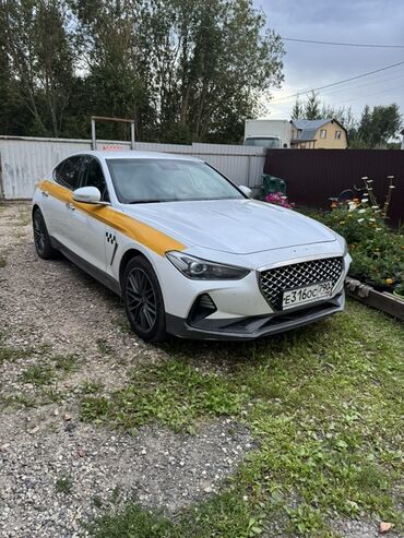 velogalereya kg: Genesis G70, белый седан бизнес-класса с фирменной желтой полосой и