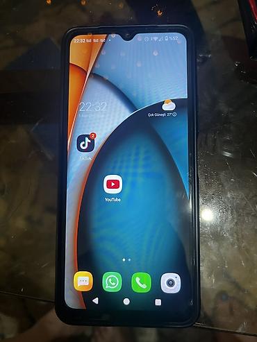 nokia asha 306: Qara rəngli smartfon. Böyük tam ekran displeyə malikdir, ön hissədə su — 1