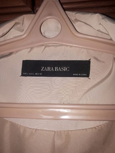 куртка женская: Женская куртка ZARA размер L. 30 манат. Одевали два раза. (покупали за