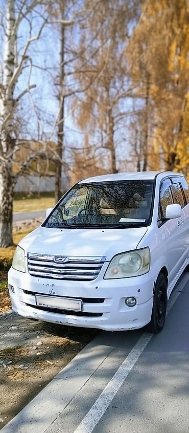 Toyota: Toyota Noah: 2003 г., 2 л, Автомат, Бензин, Минивэн — 2