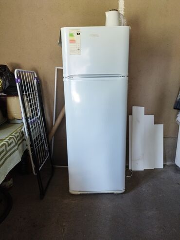 Холодильники: Холодильник Biryusa, Б/у, Двухкамерный, De frost (капельный), 60 * 165 * 60