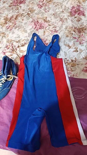 Kişi geyimləri: Məhsul: Güləş maykası (singlet) və güləş ayaqqabıları dəsti . İkisi — 1