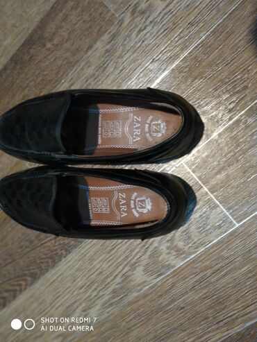 мужские кожаные туфли: Продаю туфли бренд zara одевал несколько раз и стали маленькие