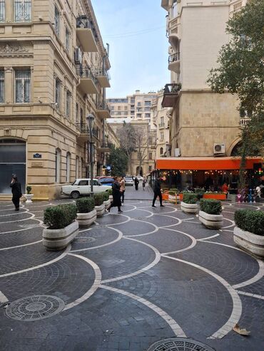 Uzunmüddətli kirayə mənzillər: Şəhərin mərkəzində, düz Torqovida 1 Otaq, 1 zal ev həm ev kimi, həm — 1