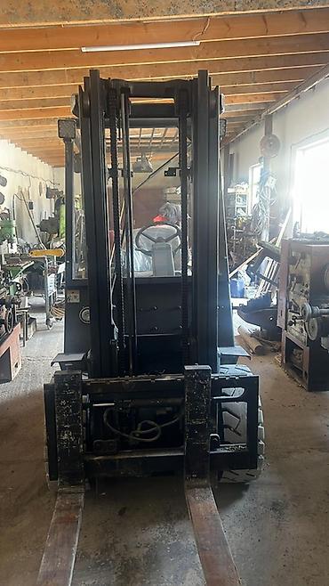 qaz çəni: Yale markalı qazla işləyən forklift - Yanacaq sistemi: LPG silindr — 3