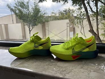 bot kar: Nike ZoomX Vaporfly Next% 3 (Fast Pack renk modeli). 36,5 ölçü — 5