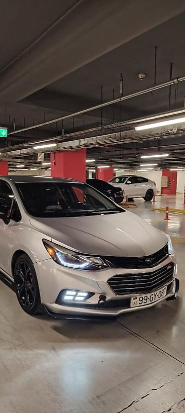 cruz dice: Chevrolet Cruze RS – sport paketli sedan Xüsusiyyətlər: - Korpus — 3