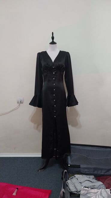 длинный черный сарафан: Вечернее платье, А-силуэт, Длинная модель, Атлас, С рукавами, S (EU 36)