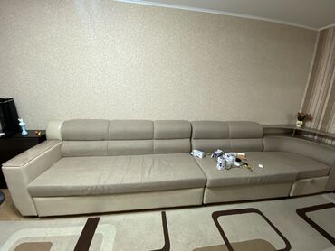 уголок диван на кухню: Угловой диван, цвет - Бежевый, Б/у