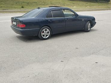 Mercedes-Benz: Mercedes-Benz E-Class: 2 l | 1999 il Sedan — 8
