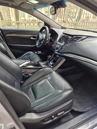 i40: Hyundai i40: 2 l | 2012 il Sedan — 9