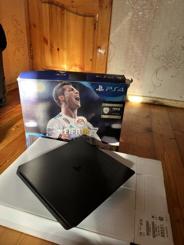 playstation 4 500gb: PS 4 SLIM. 500gb. Condition 10/10. With all accessories. Two