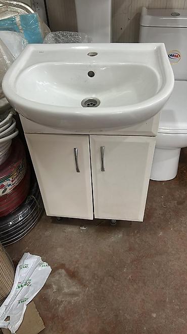 Vanna otağı üçün lavabo və dolab komplekti - Üst hissə: geniş