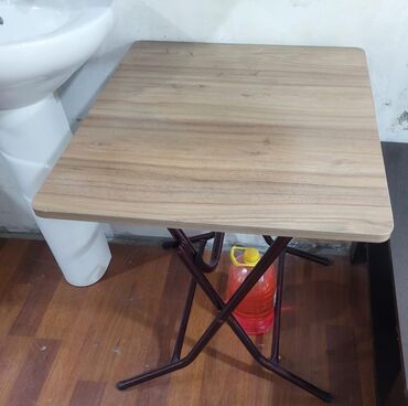 metbex stolları: Balkon masası, İşlənmiş, Açılmayan, Dördbucaq masa
