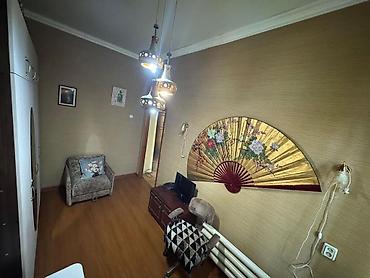 Дома: Продаю пол дома. Барачного типа район Пишпек кирпич 3 комнаты кухня — 6