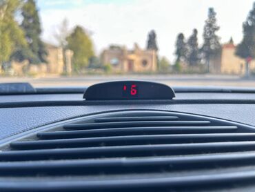 Mercedes-Benz: Mercedes-Benz E 220: 2.2 l | 2003 il Sedan — 4