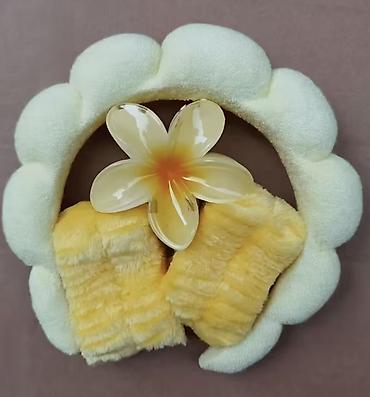 cirt cirt saclar: Məhsul: Yumşaq çiçək formalı saç halqası (scrunchie) - Dizayn: Çiçək — 1