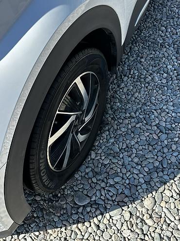 jeely coolray: Электромобиль Skyworth Skyworth EV (бренд-логотип на кузове), белый — 7
