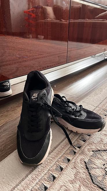 бу красофки: Кроссовкалар, 40, Nike, Колдонулган, түсү - Кара, Өзү алып кетүү — 2