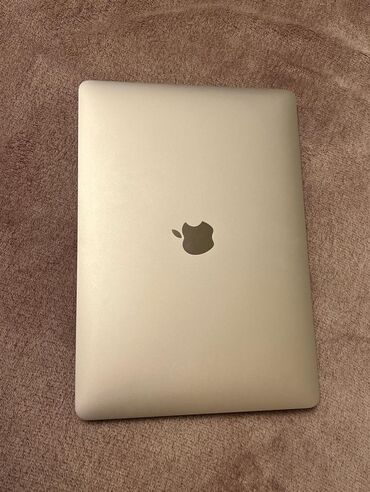 apple notebook: Macbook air m1 2020, umumilikde 6 ay istifade olunub, sadece film