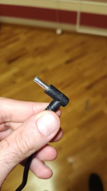 Noutbuklar üçün adapterlər: HP adapteri 45W. Orijinal üstden çıxma. Kompyutere taxılan yerinde — 3
